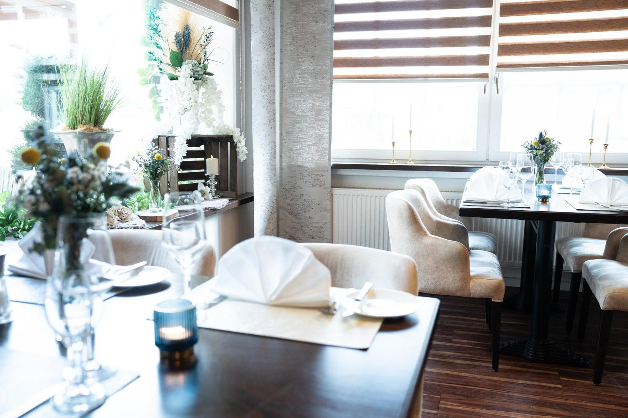 Hotel Zur Post - Economy Rooms Garrel Экстерьер фото