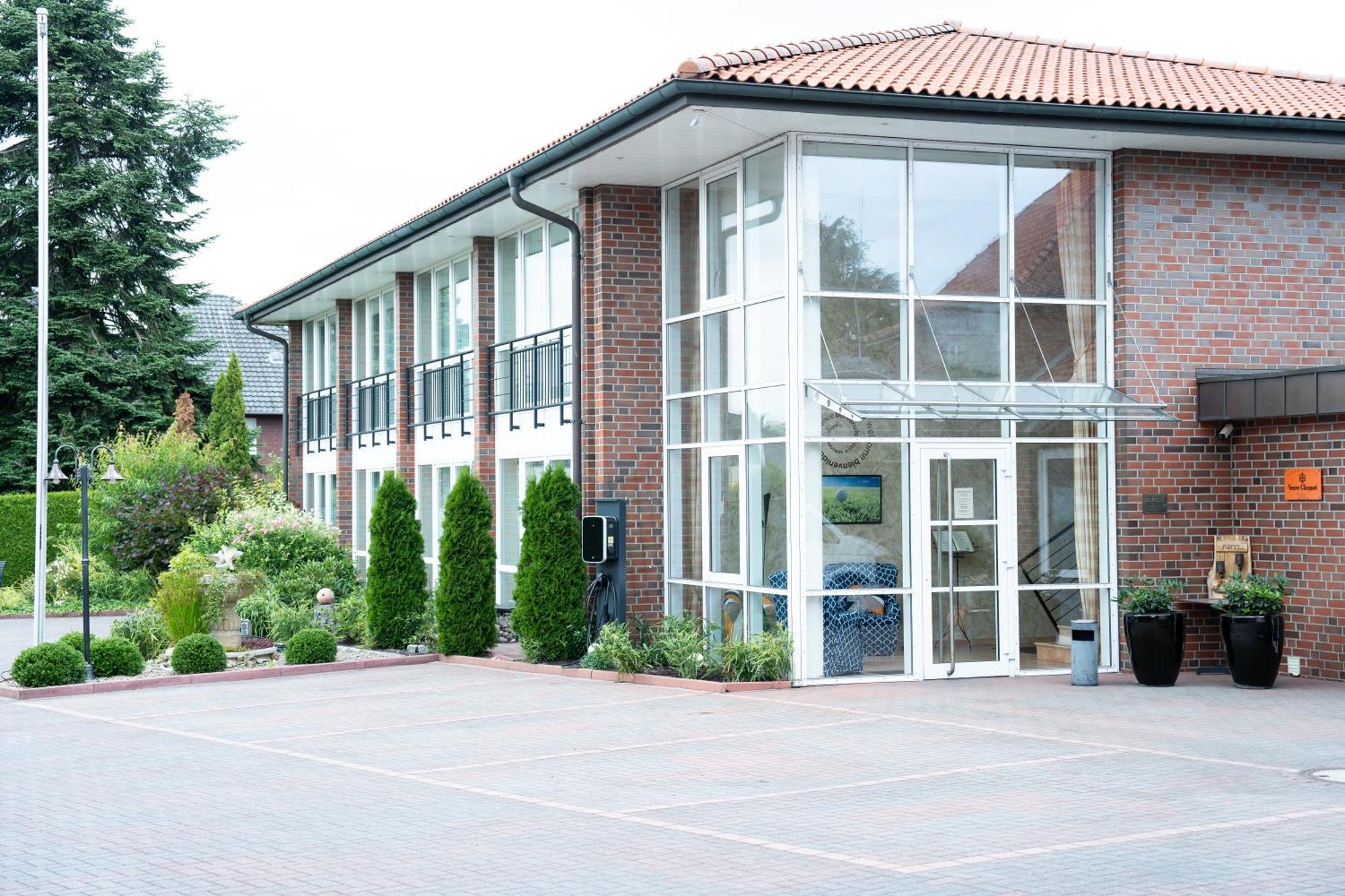 Hotel Zur Post - Economy Rooms Garrel Экстерьер фото